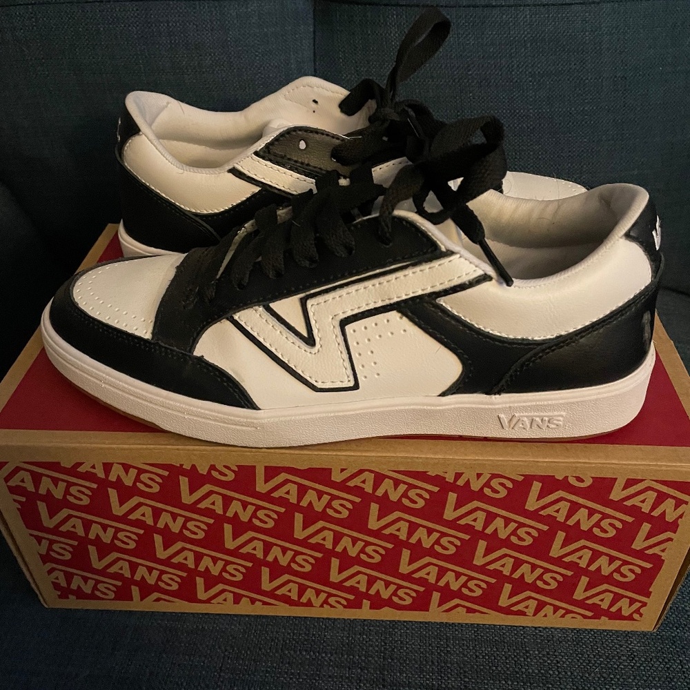Vans black and white Mens 6.5 Women 8